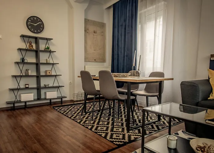 Poseidon\'S Apartment On White Tower Midas Home